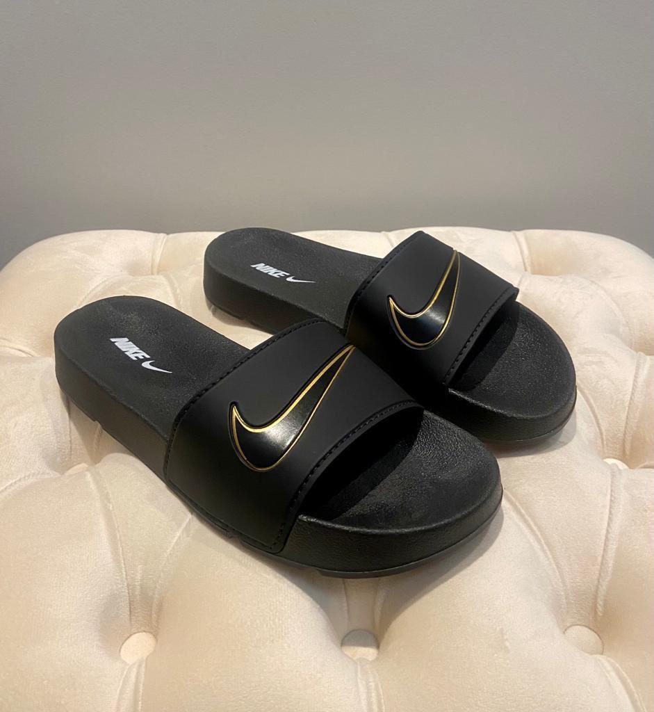 Chinelo da shops nike preto e dourado