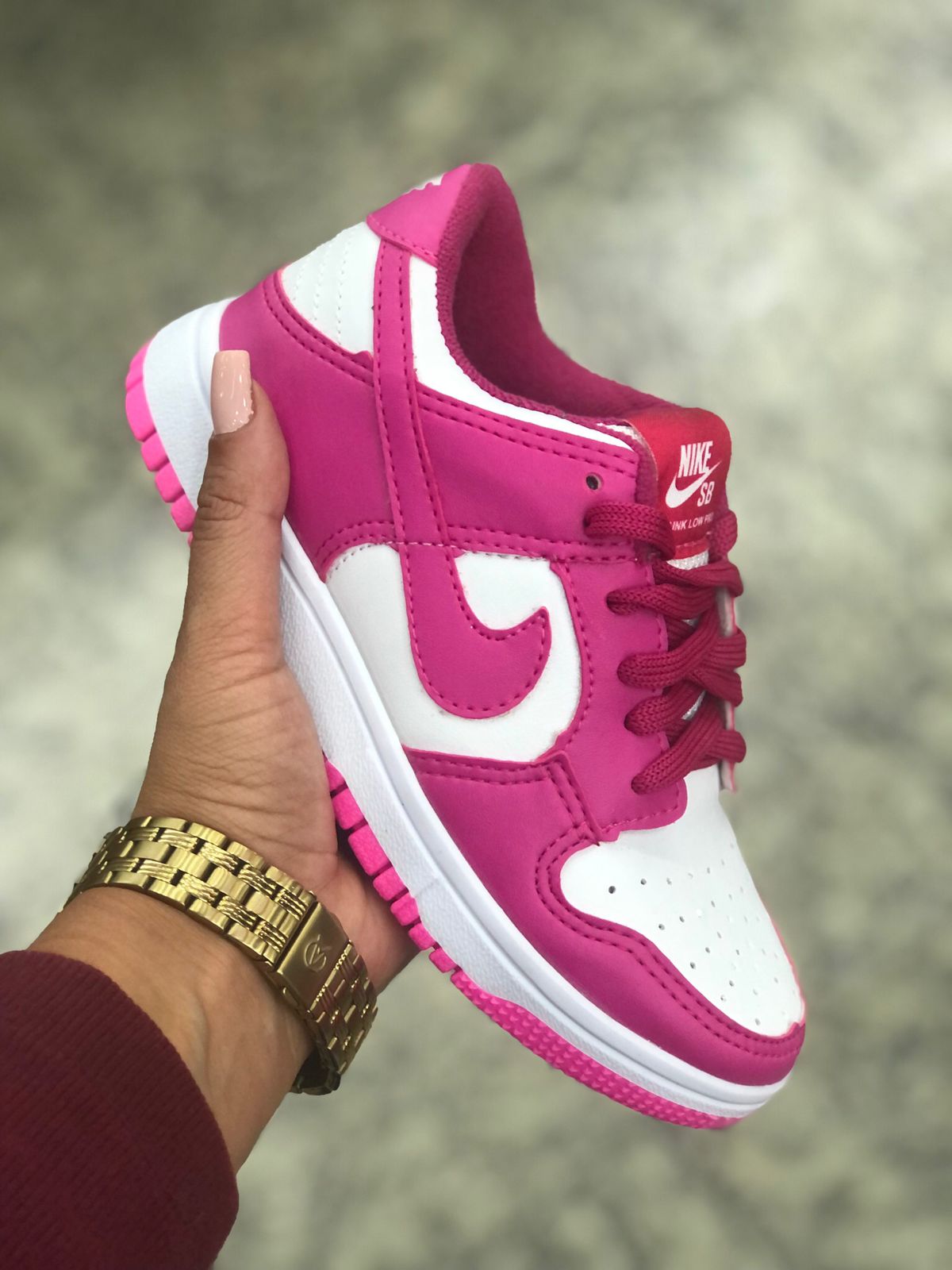 TÊNIS NIKE BRANCO COM PINK