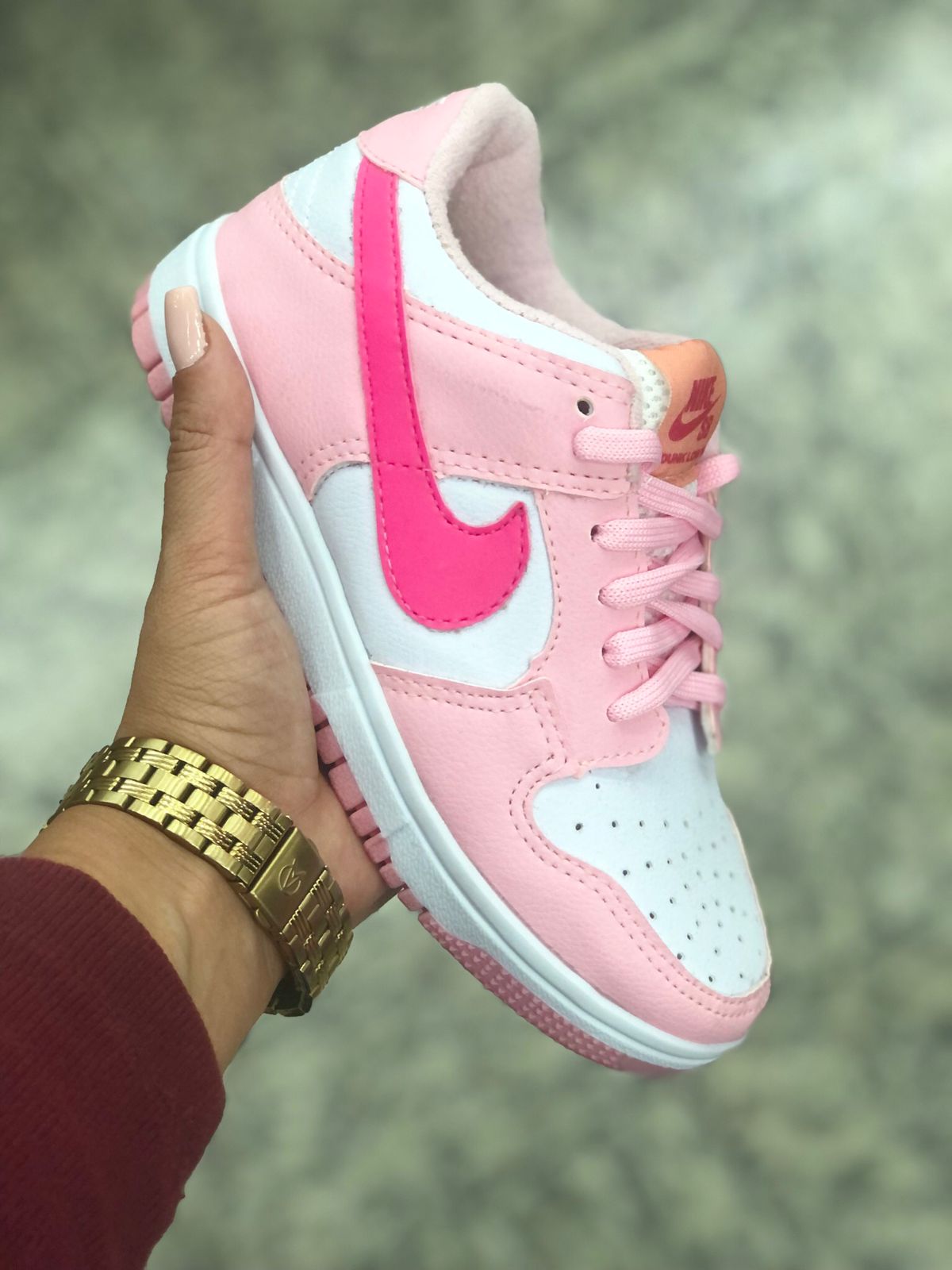 TENIS NIKE BRANCO COM ROSA CLARO