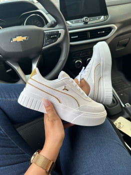 TÊNIS FLATFORM NA COR BRANCA COM DETALHES EM DOURADO